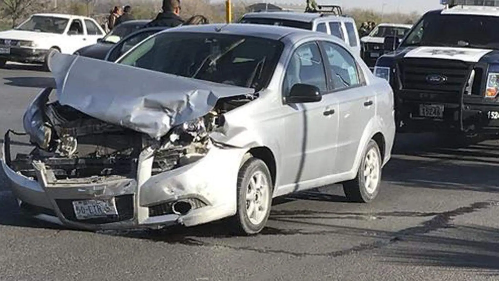 08 WEB Mujer provoca accidente por conducir sin precaución